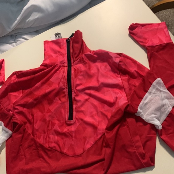 pullover shirt and leggings by Lilly - Picture 2 of 9